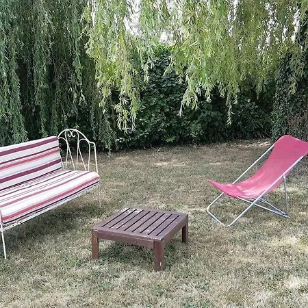 Jolie A 100 M De L'etang * Rhodes