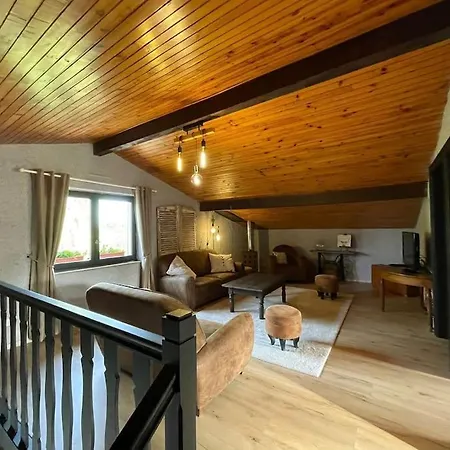 Jolie A 100 M De L'etang Ferienhaus *