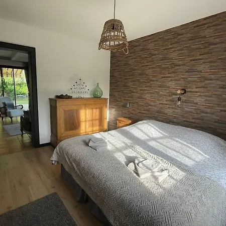 Jolie A 100 M De L'etang Ferienhaus